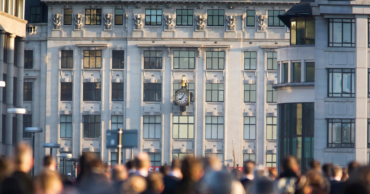 Anh đứng trước nguy cơ suy thoái, 250.000 người có thể mất việc vào giữa năm 2027