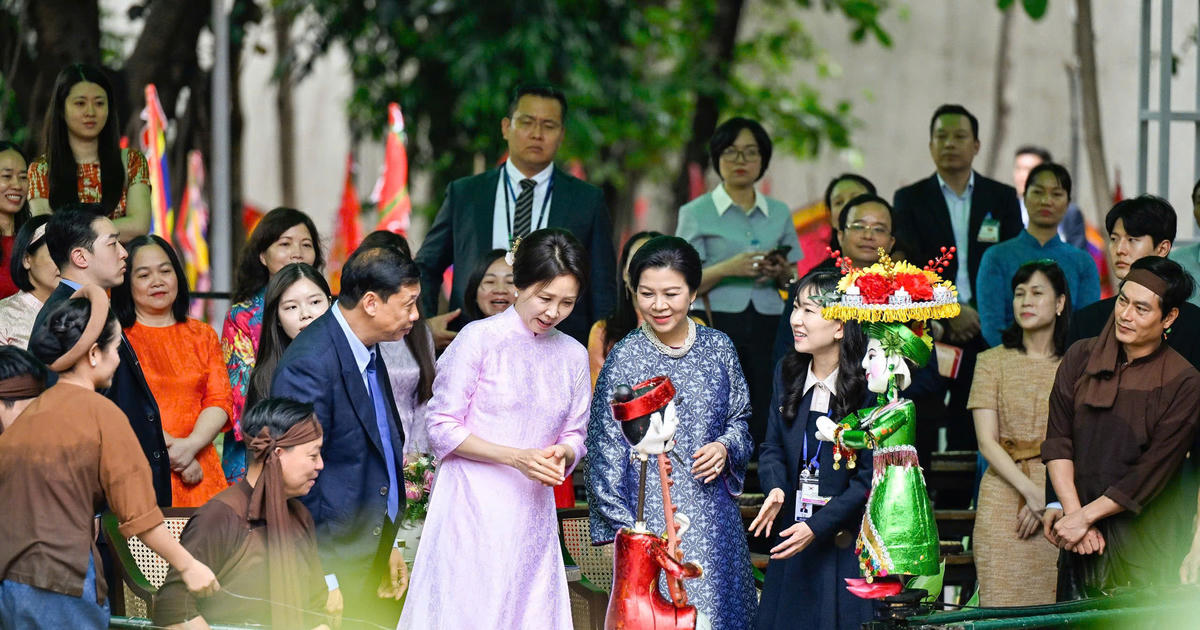 Phu nhân Ngô Phương Ly và Phu nhân Tổng thống Hàn Quốc thăm Bảo tàng Dân tộc học