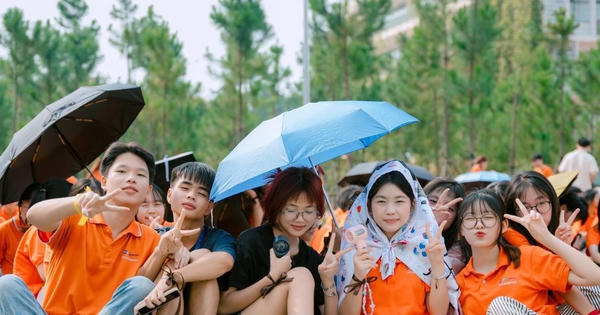 Giữa thế giới kết nối, vì sao người trẻ ngại đối thoại? 
