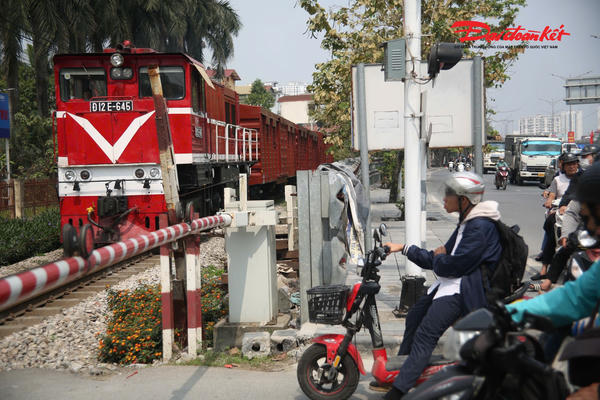 Hà Nội xóa 16 lối đi tự mở, giảm nguy cơ tai nạn đường sắt