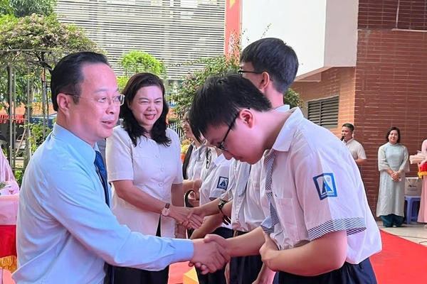 37 học sinh vào đội tuyển thi Olympic khu vực và quốc tế 37 học sinh vào đội tuyển thi Olympic khu vực và quốc tế