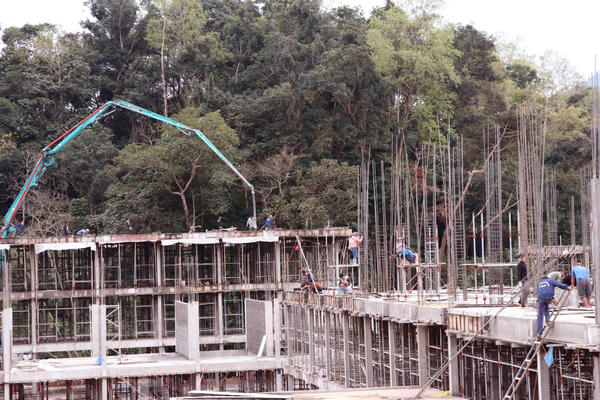 Dựng tương lai từ những công trường nơi địa đầu Tổ quốc Dựng tương lai từ những công trường nơi địa đầu Tổ quốc