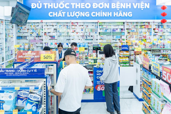Giữa "bão giá" và dịch bệnh: Khi doanh nghiệp giữ vững lá chắn sức khỏe cộng đồng Giữa "bão giá" và dịch bệnh: Khi doanh nghiệp giữ vững lá chắn sức khỏe cộng đồng