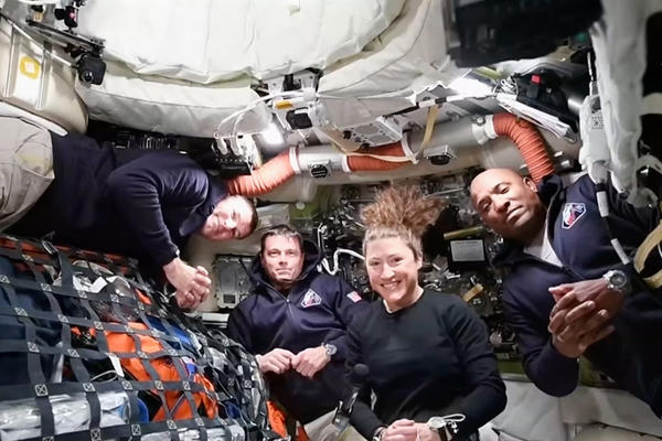 Bứt phá khỏi quỹ đạo Trái Đất, phi hành đoàn Artemis II thẳng tiến tới Mặt Trăng Bứt phá khỏi quỹ đạo Trái Đất, phi hành đoàn Artemis II thẳng tiến tới Mặt Trăng