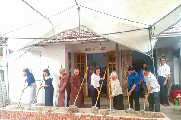 Ninh Bình: Xây nhà Đại đoàn kết cho 2 mẹ con có hoàn cảnh khó khăn Ninh Bình: Xây nhà Đại đoàn kết cho 2 mẹ con có hoàn cảnh khó khăn