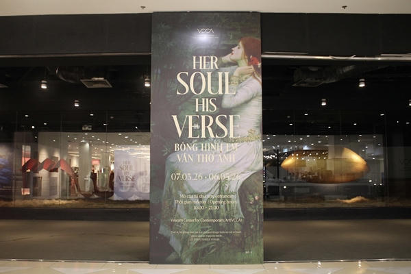 Khán giả trẻ hào hứng tìm hiểu nghệ thuật Tiền Raphael qua triển lãm “Bóng hình em, vần thơ anh” Khán giả trẻ hào hứng tìm hiểu nghệ thuật Tiền Raphael qua triển lãm “Bóng hình em, vần thơ anh”