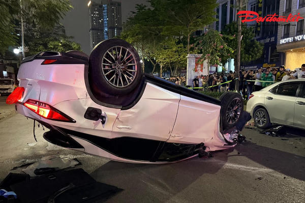 Hà Nội: Khởi tố tài xế Lexus gây tai nạn liên hoàn trên phố Trung Kính Hà Nội: Khởi tố tài xế Lexus gây tai nạn liên hoàn trên phố Trung Kính