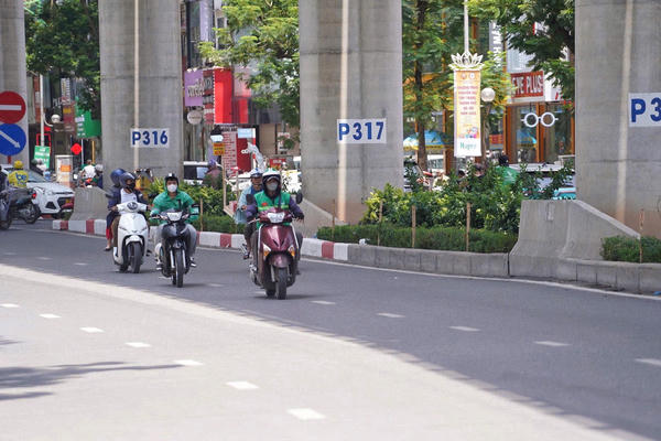 Thủ đô Hà Nội sáng có lúc có mưa, trưa chiều hửng nắng