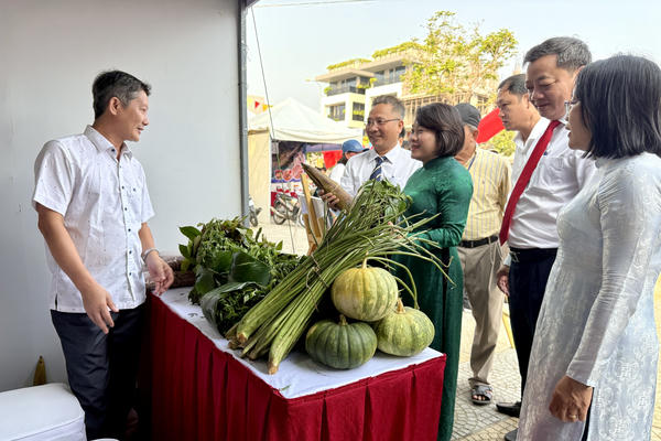 Sản vật miền núi Trà Leng, Hiệp Đức hút khách tại Lễ hội Cầu ngư biển Đà Nẵng