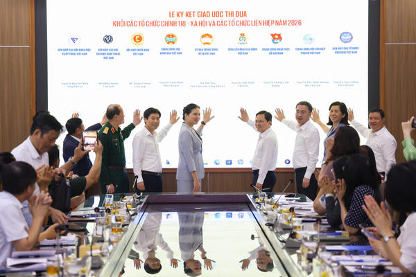 Các tổ chức chính trị - xã hội và các tổ chức liên hiệp sẽ phát động các đợt thi đua cao điểm Các tổ chức chính trị - xã hội và các tổ chức liên hiệp sẽ phát động các đợt thi đua cao điểm