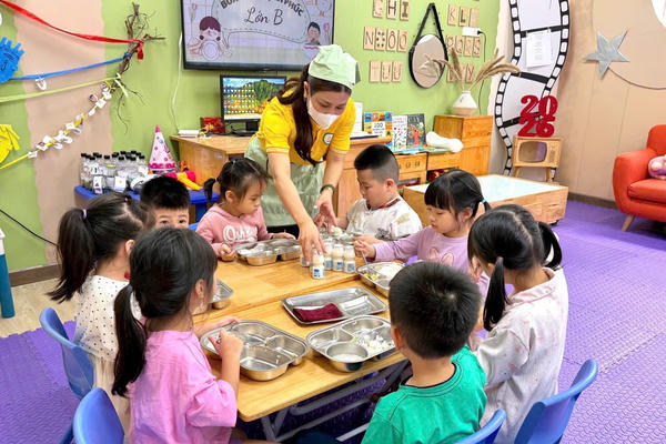 Số hóa để chặn thực phẩm bẩn vào trường học