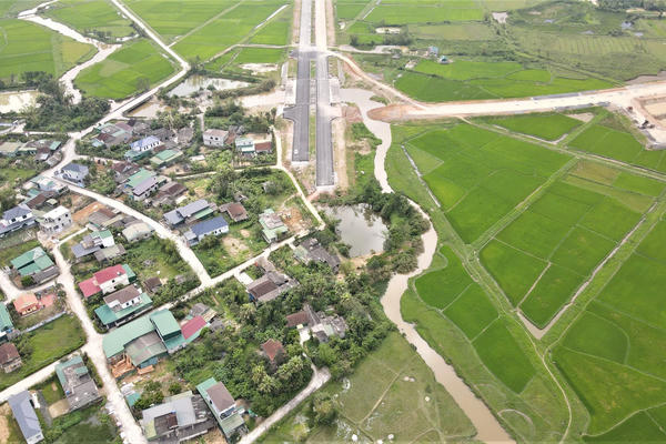 Dự án hơn 550 tỷ đồng thi công dang dở do vướng mặt bằng Dự án hơn 550 tỷ đồng thi công dang dở do vướng mặt bằng