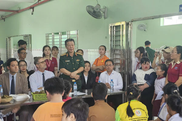 TP Hồ Chí Minh: Trao 45 suất học bổng cho các nạn nhân chất độc da cam/dioxin và trẻ mồ côi