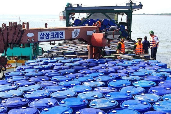 Siết chặt quản lý kinh doanh, vận chuyển xăng dầu khu vực biên giới Siết chặt quản lý kinh doanh, vận chuyển xăng dầu khu vực biên giới