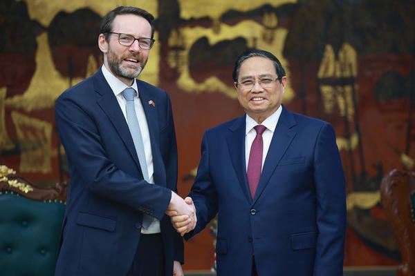 Thủ tướng Phạm Minh Chính tiếp Đại sứ Anh và Bắc Ireland tại Việt Nam Iain Frew Thủ tướng Phạm Minh Chính tiếp Đại sứ Anh và Bắc Ireland tại Việt Nam Iain Frew