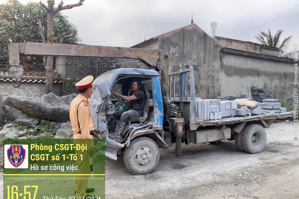 Ninh Bình: Xử lý xe vi phạm, dọn chất thải sau phản ánh của Báo Đại Đoàn Kết