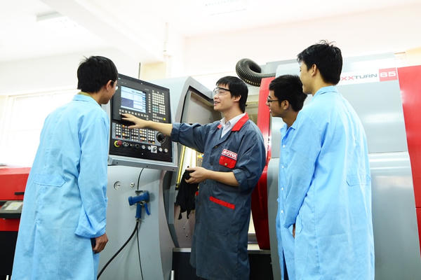 Tăng tốc đào tạo nhân lực công nghệ cao