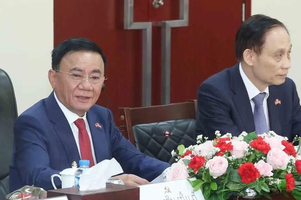 Thường trực Ban Bí thư chứng kiến Lễ trao các văn kiện hợp tác Việt Nam-Lào