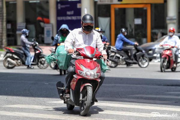 Ngày 9/4: Nắng nóng gay gắt bao trùm, có nơi trên 40°C