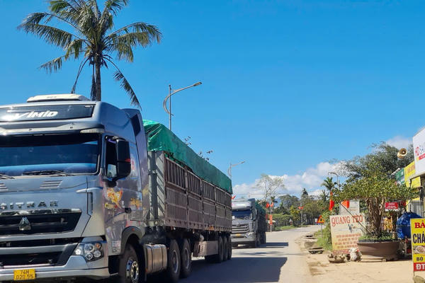 Tìm phương án hạn chế nguy cơ mất an toàn giao thông trên tuyến Quốc lộ 49