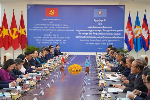 Thường trực Ban Bí thư Trần Cẩm Tú hội đàm với Phó Chủ tịch Đảng Nhân dân Campuchia, Trưởng Ban Thường trực Ban Thường vụ Trung ương Đảng Nhân dân Campuchia