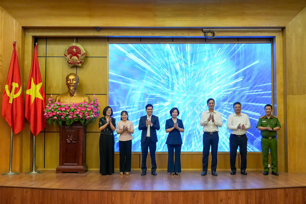 Cán bộ Mặt trận thực chiến cùng AI