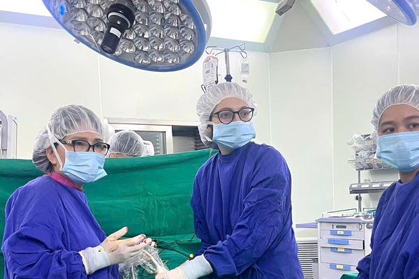 Lần đầu tiên tại Việt Nam: Vinmec truyền máu bào thai cứu sống thai nhi 17 tuần tuổi