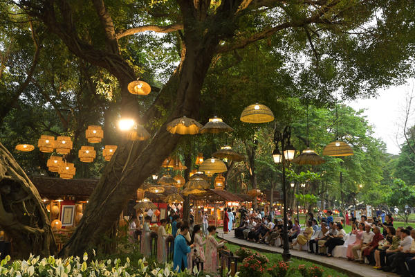 Khai mạc không gian nghệ thuật “Vườn Ánh sáng”