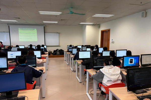 Lộ trình thi tốt nghiệp THPT trên máy tính ra sao?