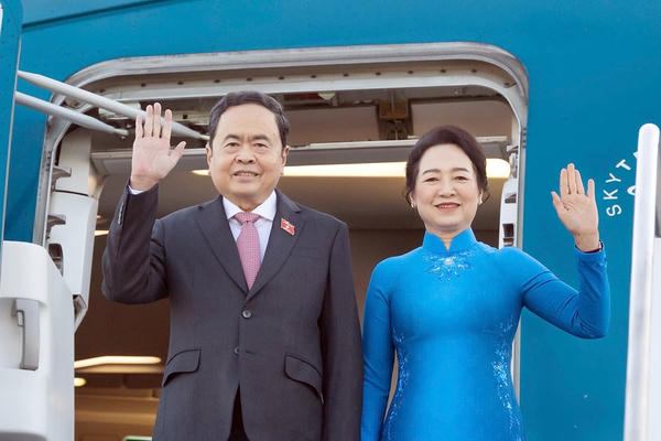 Chủ tịch Quốc hội Trần Thanh Mẫn và Phu nhân đến Rome, bắt đầu chuyến thăm chính thức Italia