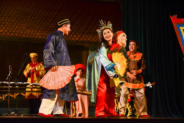 Sân khấu truyền thống và bài toán về tự chủ