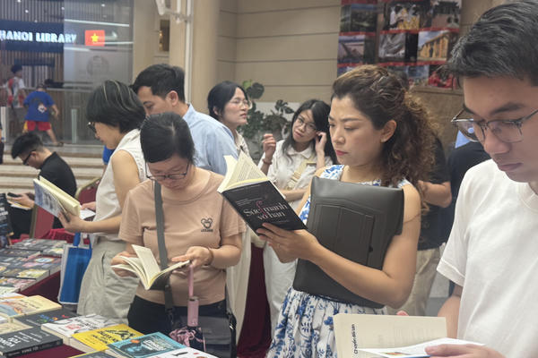 Sách khoa học khác gì Google và AI? Sách khoa học khác gì Google và AI?