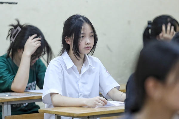 Chỉ 55% vào lớp 10 công lập, học sinh Hà Nội “cân não” chốt nguyện vọng 