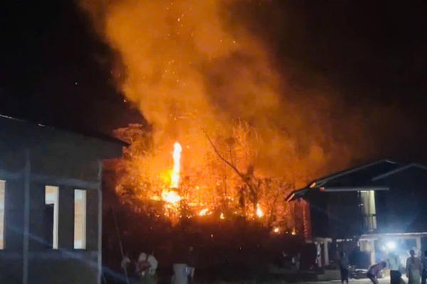 Công an tỉnh Quảng Trị giúp nước bạn Lào dập tắt 1 vụ cháy rừng