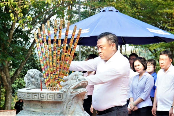 Chủ nhiệm Ủy ban kiểm tra Trung ương dâng hương tại Di tích Ban Kiểm tra Khu ủy Khu V