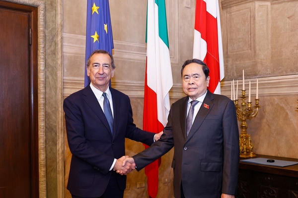 Chủ tịch Quốc hội Trần Thanh Mẫn tiếp Thị trưởng Thành phố Milan Giuseppe Sala Chủ tịch Quốc hội Trần Thanh Mẫn tiếp Thị trưởng Thành phố Milan Giuseppe Sala