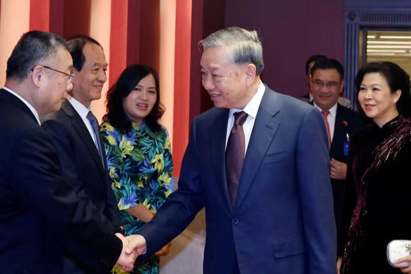 Tiếp tục “giữ lửa", không ngừng phát triển quan hệ Việt Nam-Trung Quốc Tiếp tục “giữ lửa", không ngừng phát triển quan hệ Việt Nam-Trung Quốc