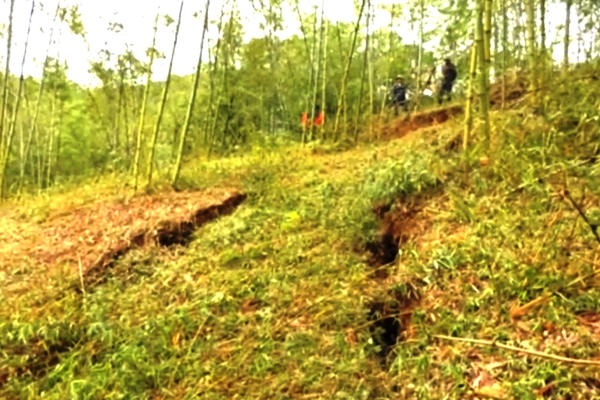 Nỗi lo dưới chân đồi Pom Ca Thảy