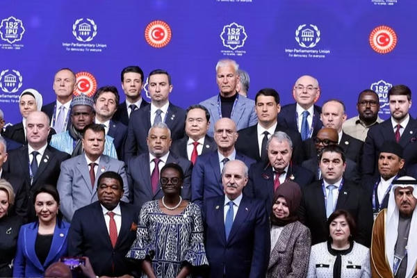 Chủ tịch Quốc hội Trần Thanh Mẫn cùng đoàn Việt Nam dự lễ khai mạc IPU-152 Chủ tịch Quốc hội Trần Thanh Mẫn cùng đoàn Việt Nam dự lễ khai mạc IPU-152