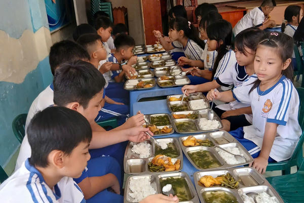 Thí điểm “Tick xanh trách nhiệm” nâng cao chất lượng suất ăn học đường