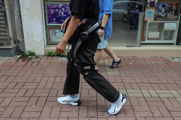 Tìm lại ký ức sau vụ hỏa hoạn nhờ chân robot