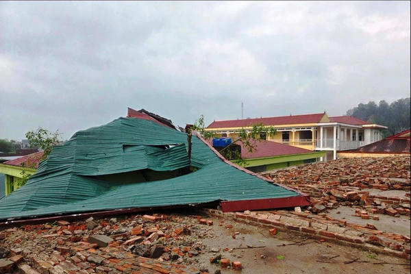 Thanh Hóa: Giông lốc kèm mưa đá gây thiệt hại nặng nề