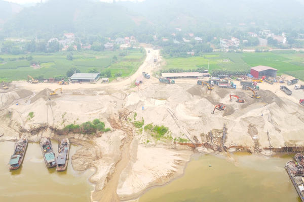 Chủ tịch tỉnh Lào Cai yêu cầu dừng hoạt động 13 mỏ cát, sỏi chưa đủ điều kiện