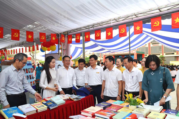 Ngày sách và văn hóa đọc tại ngôi trường mang tên Tổng Bí thư Hà Huy Tập
