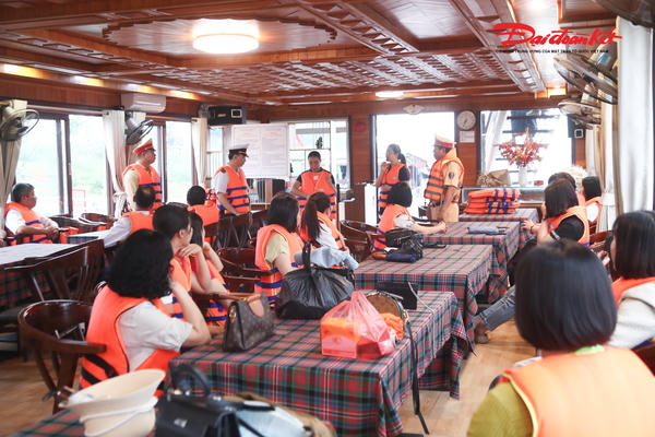 Hà Nội kiểm tra tàu du lịch sông Hồng, đảm bảo an toàn cho hành khách