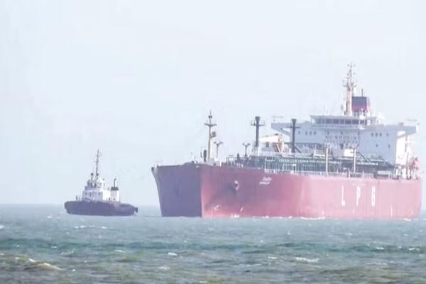 Iran tái áp đặt phong tỏa eo biển Hormuz sau tuyên bố cứng rắn của Mỹ