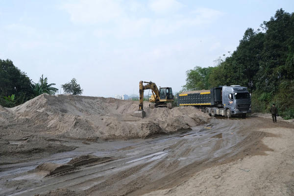 Chủ tịch tỉnh Lào Cai yêu cầu dừng hoạt động 13 mỏ cát, sỏi chưa đủ điều kiện