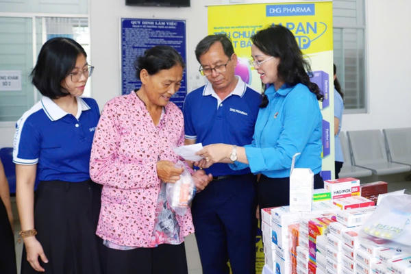 Cần Thơ: Khám, cấp thuốc, tư vấn sức khoẻ miễn phí cho bà con Nhân dân 