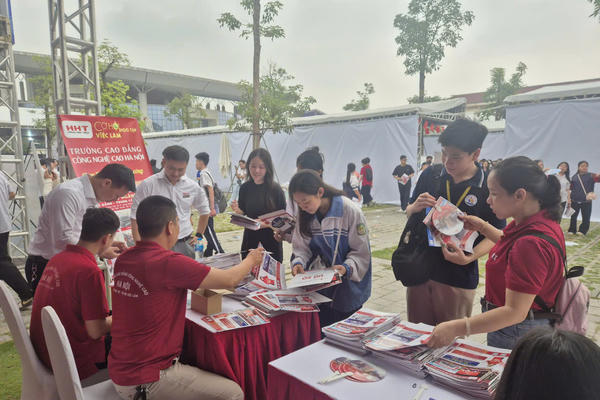 Hàng nghìn học sinh, sinh viên tiếp cận cơ hội học tập, việc làm làm tại Ngày hội gắn kết giáo dục nghề nghiệp 2026
