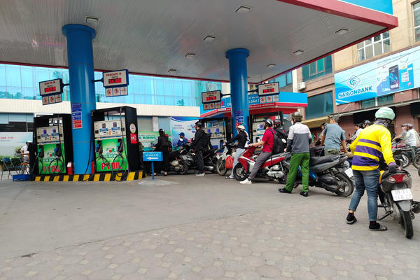 Xăng E10 dần được đón nhận